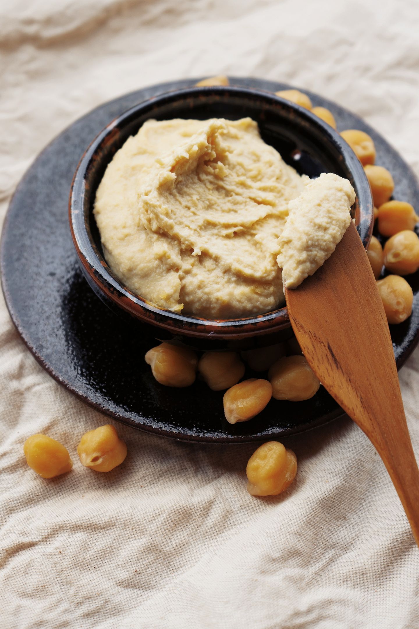 Jak przygotować gładki hummus z ciecierzycy z puszki