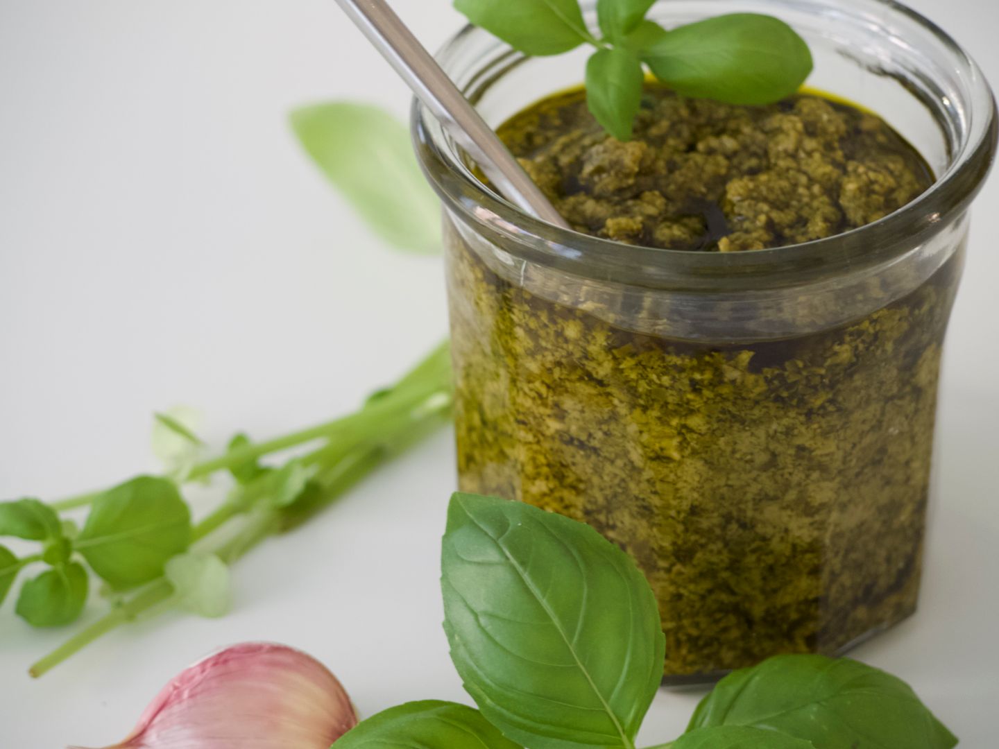 Jak zrobić pesto, które zachowuje świeży aromat