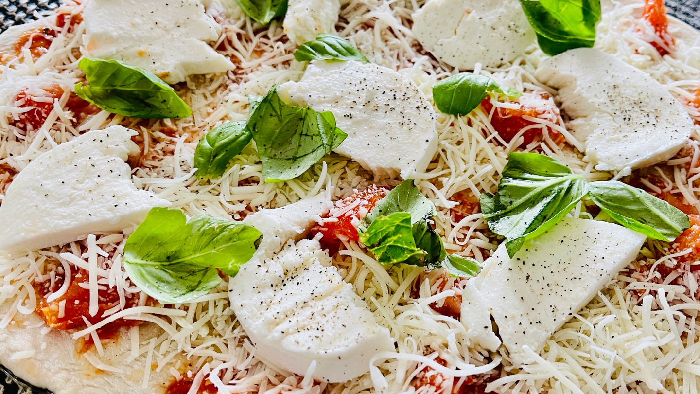 Jak nie przeciążyć pizzy mokrymi dodatkami